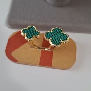 Green enamel four leafs flower ring